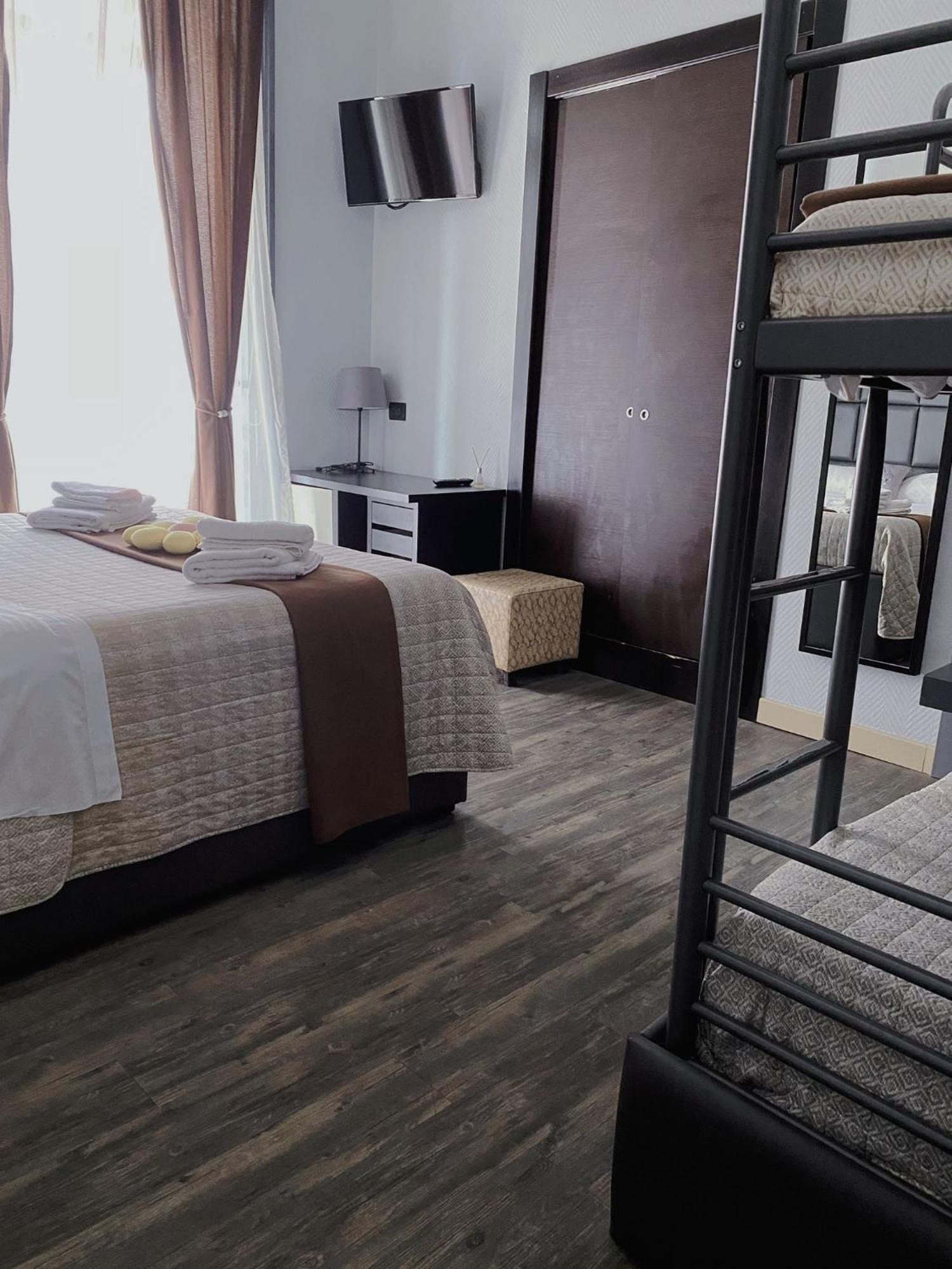 Dolce Vita Rooms Naples Exterior photo